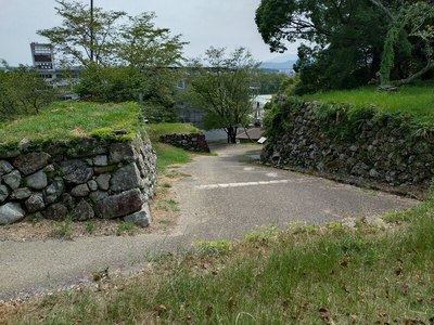 いくつも横矢の入った本丸への虎口