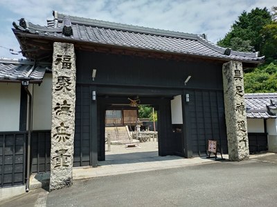 世義寺にある移築門