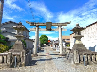 篠原神社境内