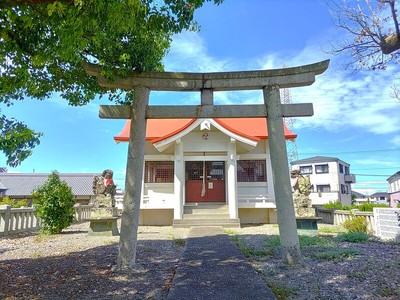 篠原神社鳥居と社殿