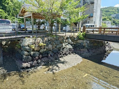 相橋に遺る石垣