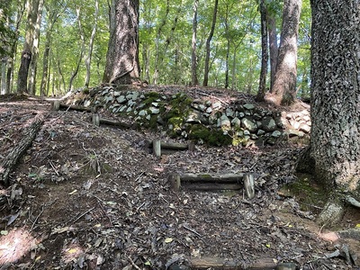 登山道の石積み