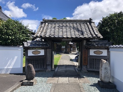 旭傳院山門（田中城移築門）