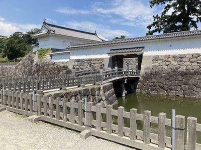 銅門と住吉橋