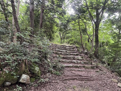 池田丸から落合丸への石段