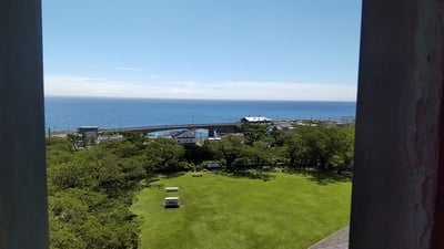 天守から津軽海峡を望む