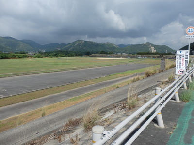 河川敷の駐車場