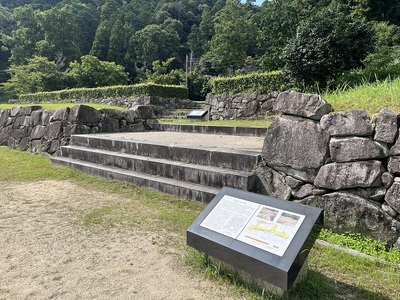 大手東側門