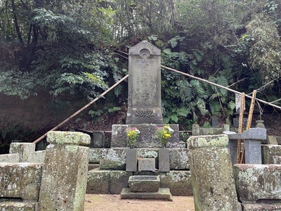 酒井氏供養塔