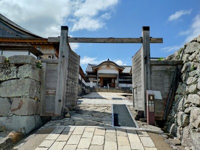 鉄門と大書院入口