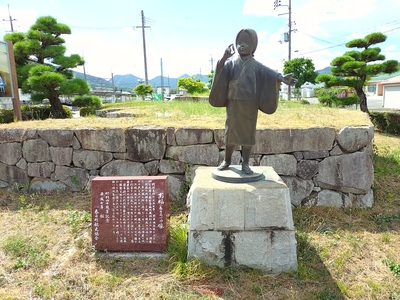 黒井駅前のお福像