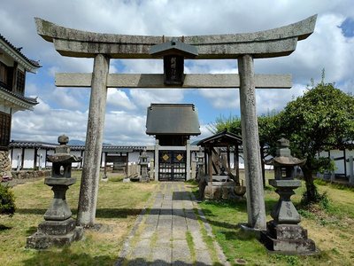 場内の朝暉神社