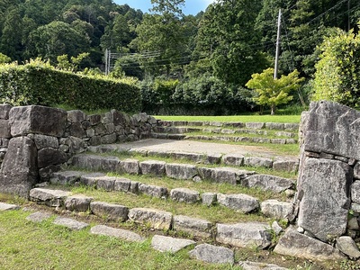 東側石塁北上段郭虎口