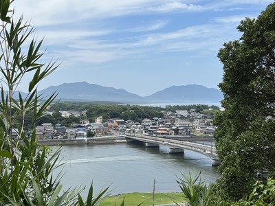 山鹿城より遠賀川河口と宗像四つ塚