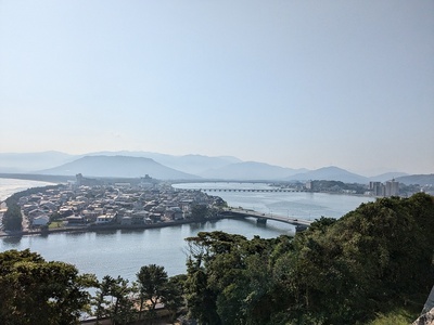 天守から見える舞鶴橋と虹の松原