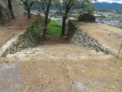 桜門（北東二の丸）への石段