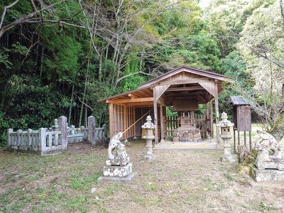 太夫神社と新宮党墓所