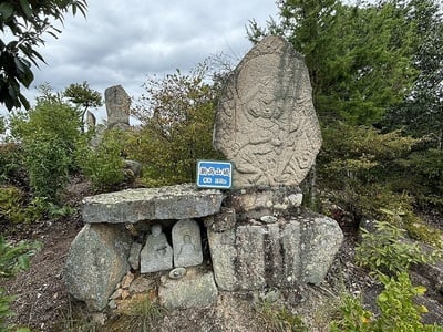 詰めの丸、石仏群