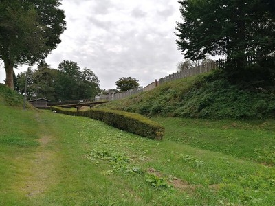 中館と本丸の間の水堀