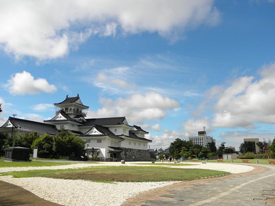 公園内部と模擬天守