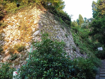 巌倉寺の高石垣