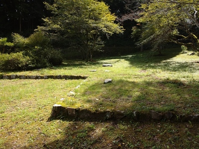 鹿之助屋敷跡の石列