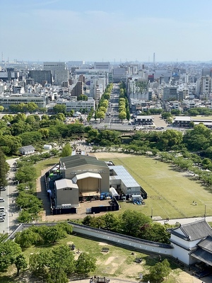 三の丸広場に平成中村座（2023年5月撮影）