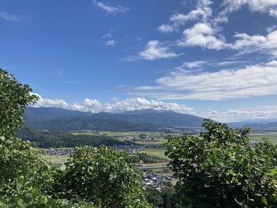 織田信長陣地跡から見る伊吹山方面