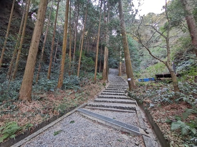 北側駐車場より登城