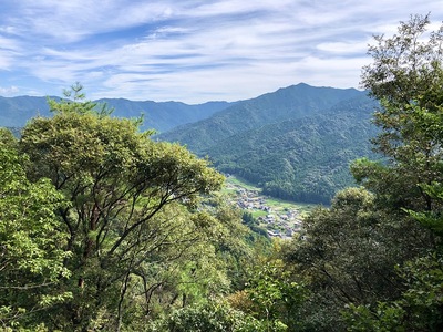 城趾碑のある南の曲輪からの眺望