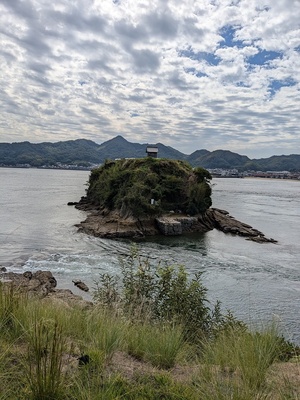 東南出丸から見た鯛崎出丸(鯛崎島)