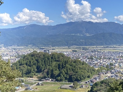 越前大野城と山々