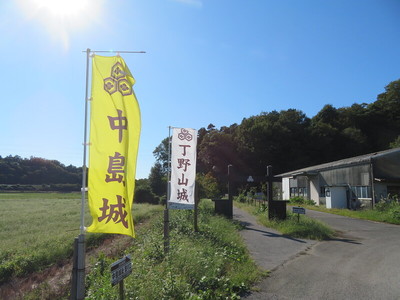 登城口と駐車場