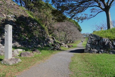 名護屋城 大手口と城址石柱