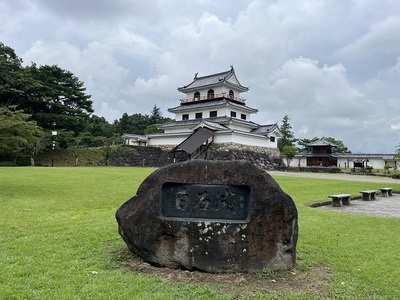 城址碑と天守