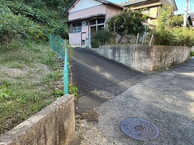 民家脇登城口