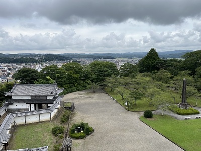 天守から見た本丸