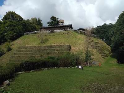 入口からの城址