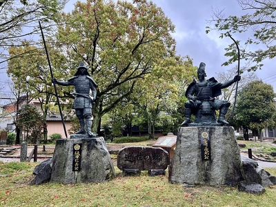 桶狭間古戦場公園の銅像（信長と義元）