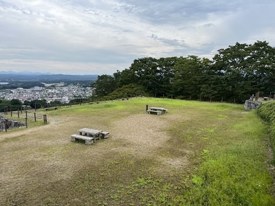 天守跡から見た本丸