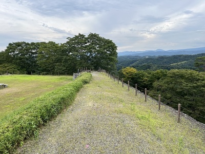 天守跡から見た西櫓台