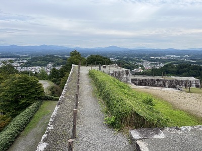 天守跡から見た東櫓台