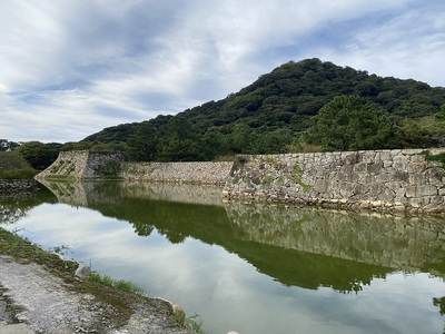 本丸石垣と内掘