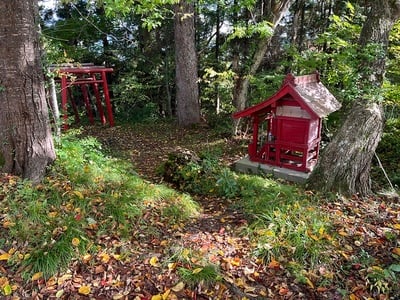 虎口(山頂広場の稲荷神社)