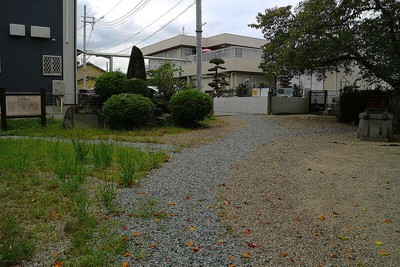 主郭にある石碑・案内板・祠