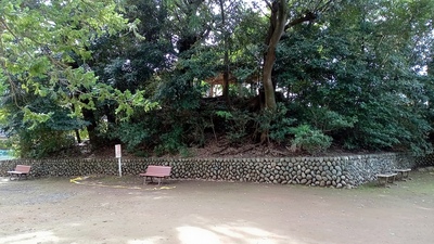 三芳野神社の土塁