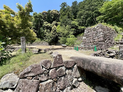 豊臣秀吉邸趾（大手道の途中）