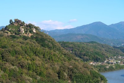 苗木城 遠景（城山大橋より）