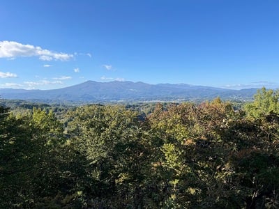 展望台より安達太良山を望む