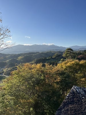 本丸西櫓台より安達太良山を望む